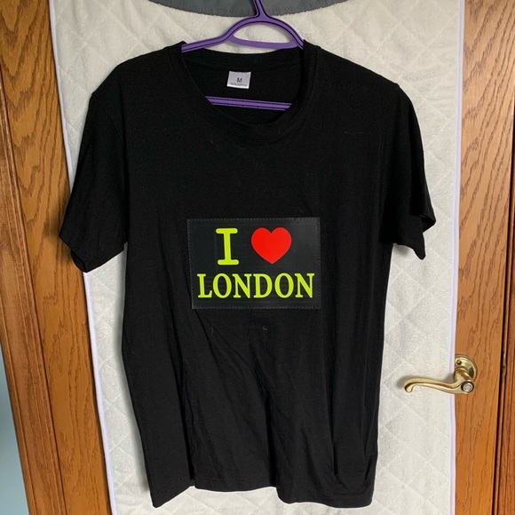 Black “I ❤️ London” t-shirt, lights up, sz M - Picture 1 of 7